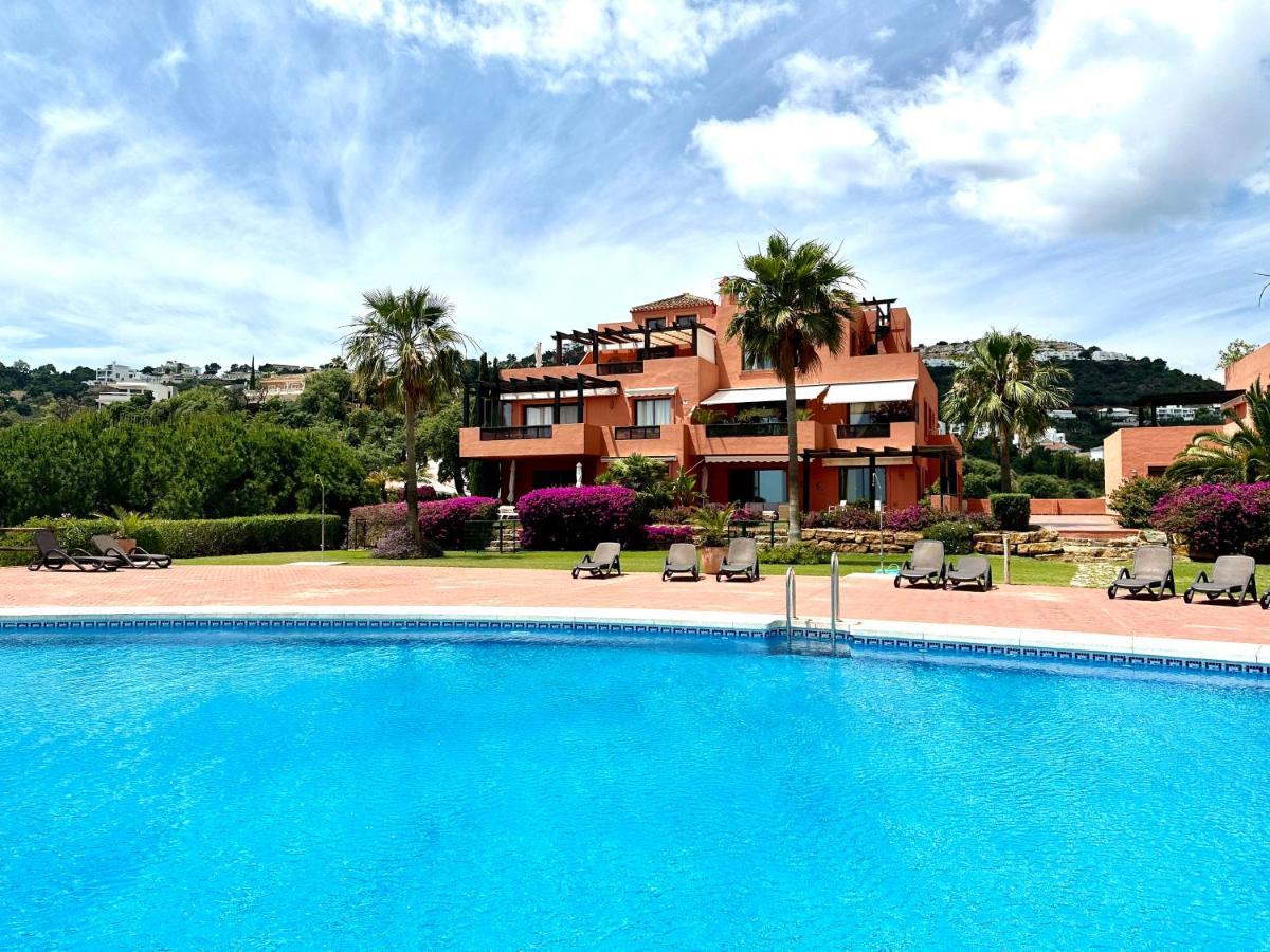 Bright Apartment In The Hills Of Elviria Malaga Exterior photo