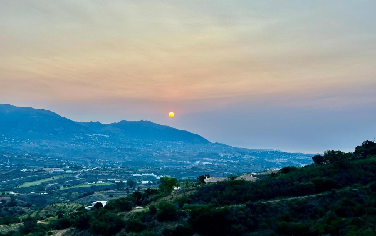 Bright Apartment In The Hills Of Elviria Malaga Exterior photo
